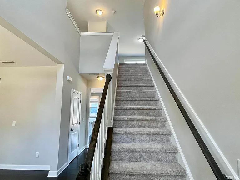 8008 Gilano Dr — Photo 7