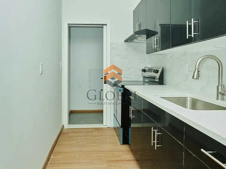 2039 Westchester Ave #503 — Photo 1