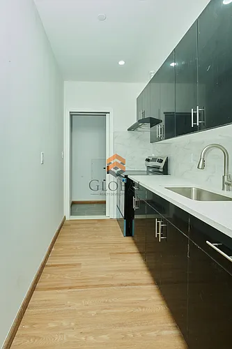 2039 Westchester Ave #503 Photo 1