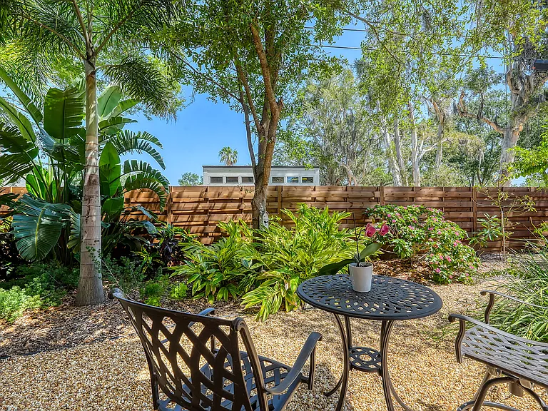 2741 Temple St — Photo 5