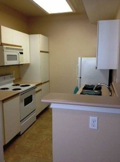 Alot of Kitchen space