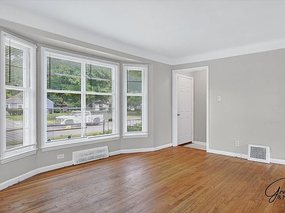 4th image of 20410 Five Points St