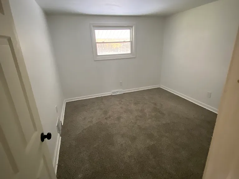 7290 Glenshire Rd — Photo 9