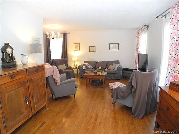 2nd image of 2710 Prince Dr
