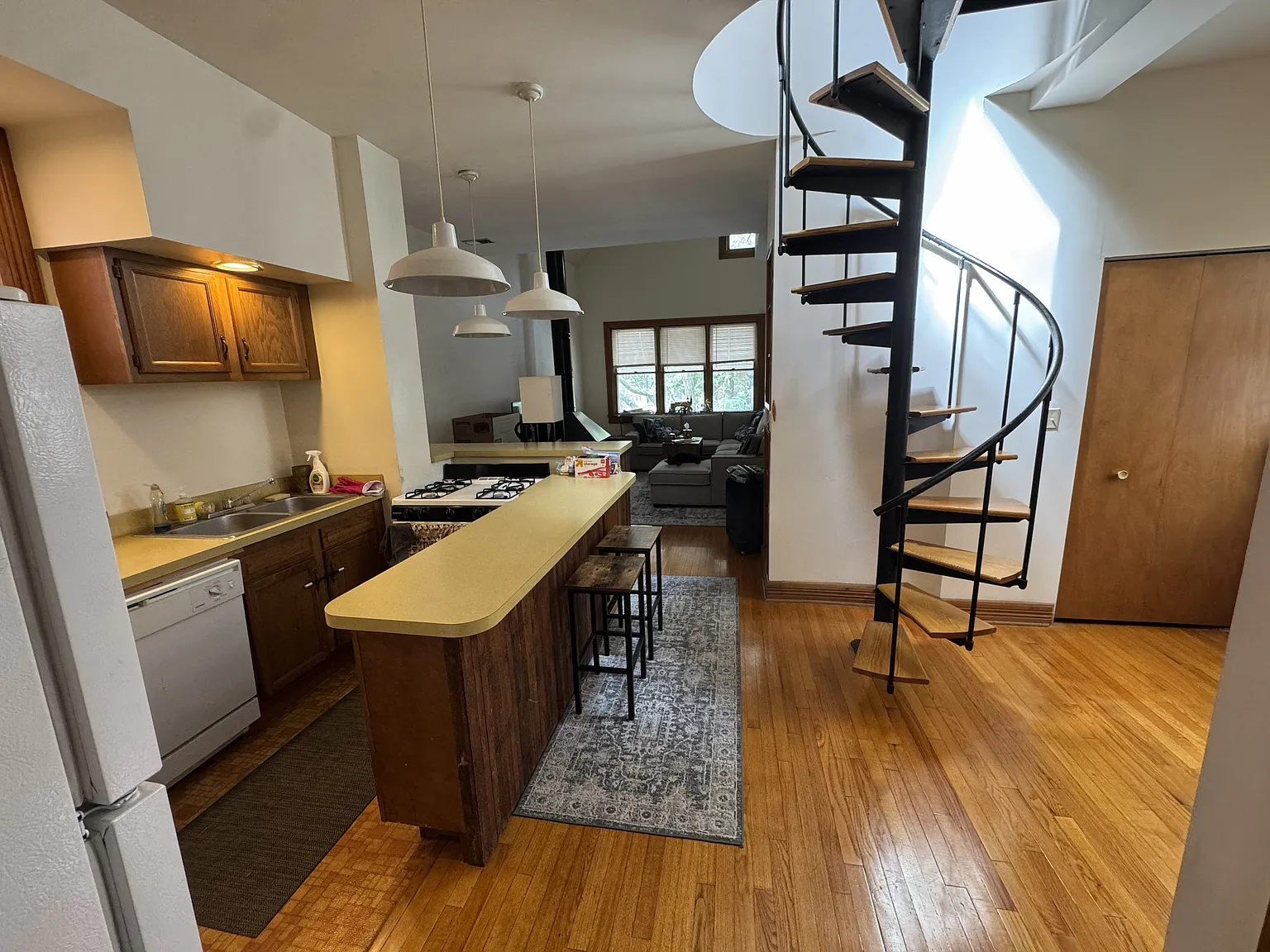 1 bed, 1000 sqft, $1,675 — Photo 3