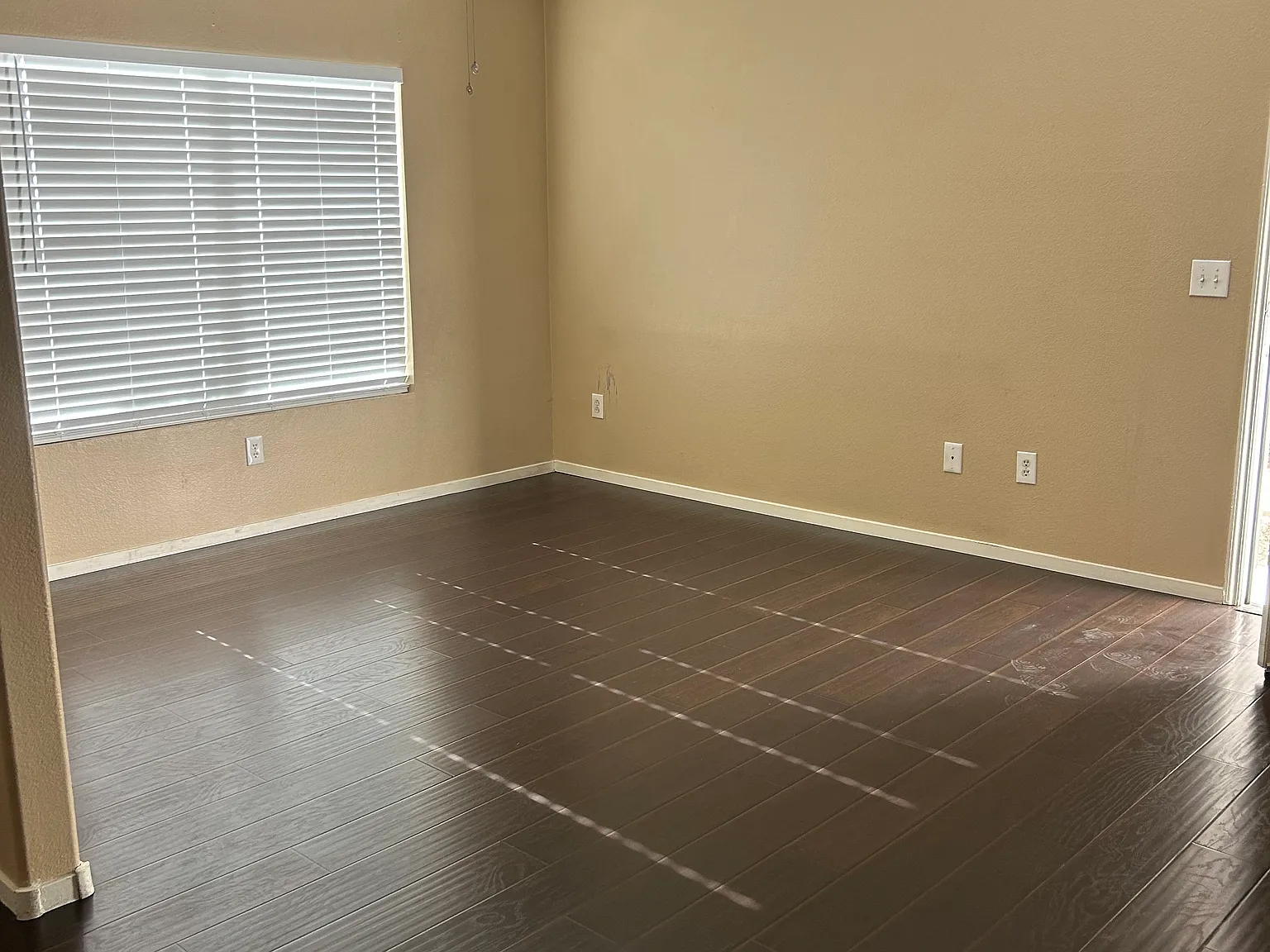 2 bed, 1029 sqft, $1,550 — Photo 2