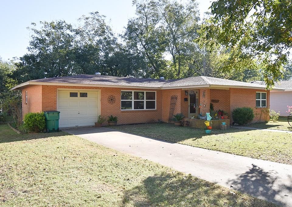 1st image of 610 Francine Dr