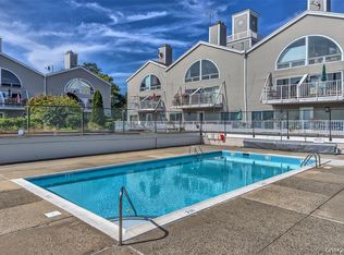 18 Windward Lane #17, Bronx, NY 10464