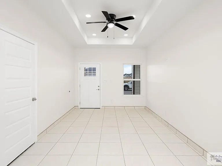 2225 S Valley Cir #B — Photo 2