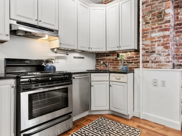 11 Phillips St APT 2, Boston, MA 02114