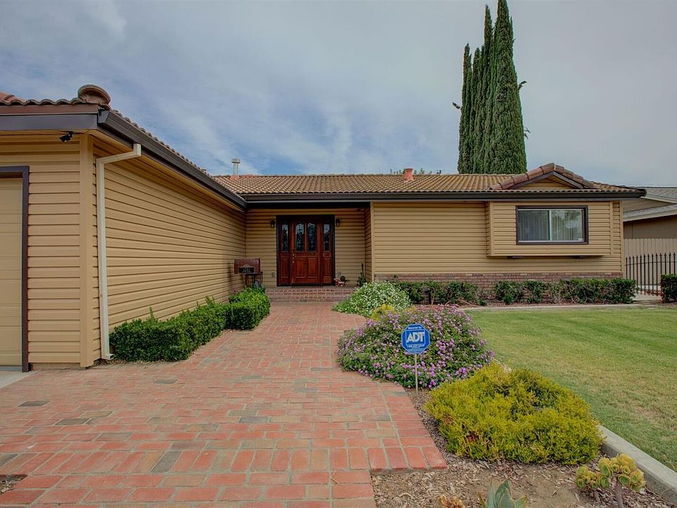 2nd image of 1261 Santa Maria Rd