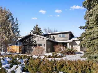1012 S 70th Ave SW, Calgary, AB T2V 4A8