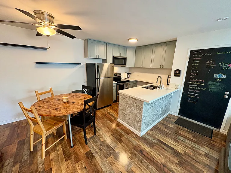 3549 Castle Glen Dr #211 — Photo 2
