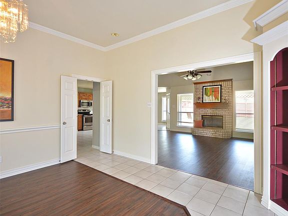 4th image of 8812 Royal Oaks Dr