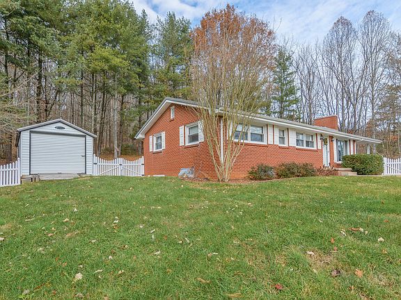 5th image of 410 Blakley Dr