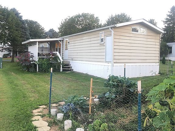 View of back deck and garden