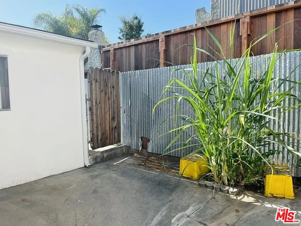 1 bed, 1.0 bath, 700 sqft, $2,500 — Photo 2