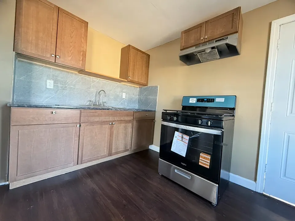 26 Clarence St #2