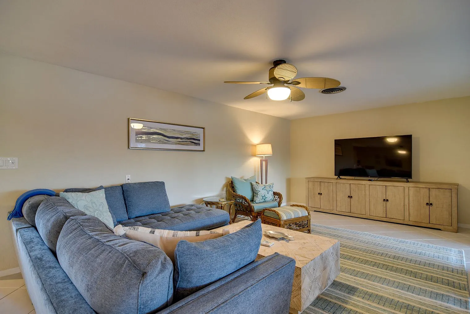 3 bed, 2.0 bath, 1894 sqft, $8,178 — Photo 2