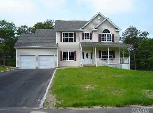 70 Lincoln Ave, Selden, NY 11784