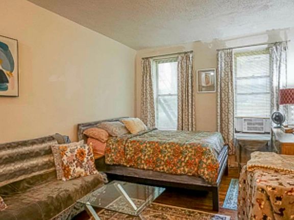 3rd image of 449 W 56th St APT 3C