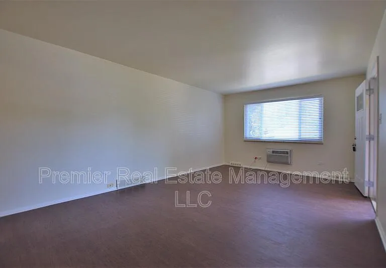 1885 S Clermont St — Photo 4