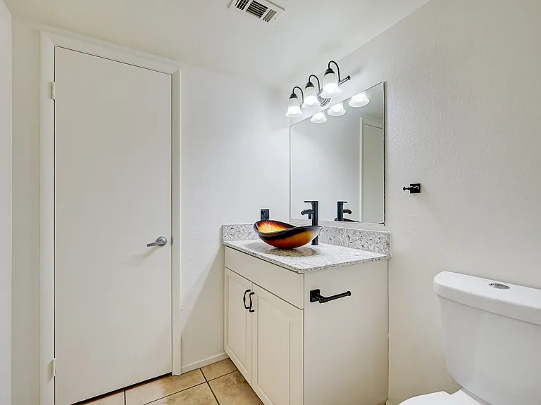 2702 Lovington Dr — Photo 43