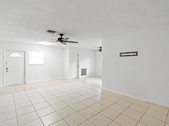 4th image of 851 SW 66th Avenue