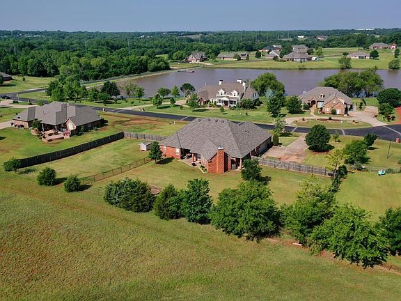 4th image of 2701 Long Lake Pl