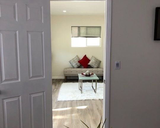 5th image of 140 N Eastwood Ave