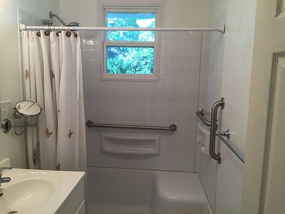 2nd image of 915 Wilson St