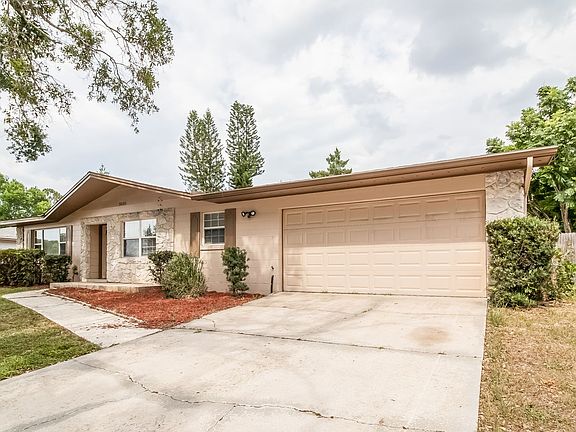 3rd image of 3035 Saratoga Dr