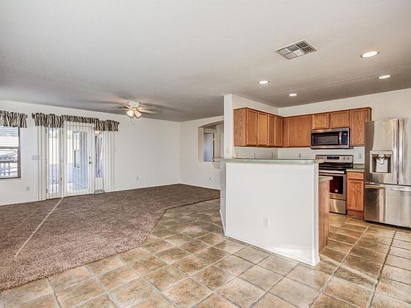 5th image of 2621 N 107th Dr