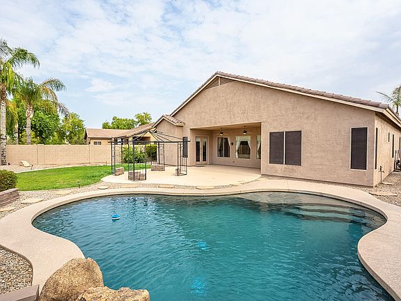 4th image of 2225 E La Costa Pl