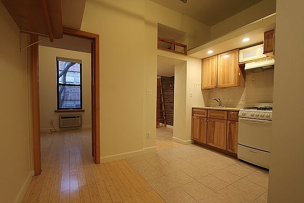 1st image of 321 W 30th St APT 3RE