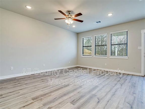 3rd image of 515C Fieldwood Dr