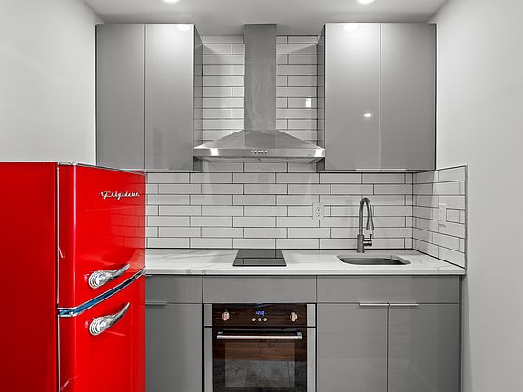 3rd image of 695 Summit Ave #2B