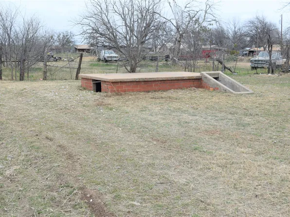 816 Storey Ave, Coleman, TX 76834