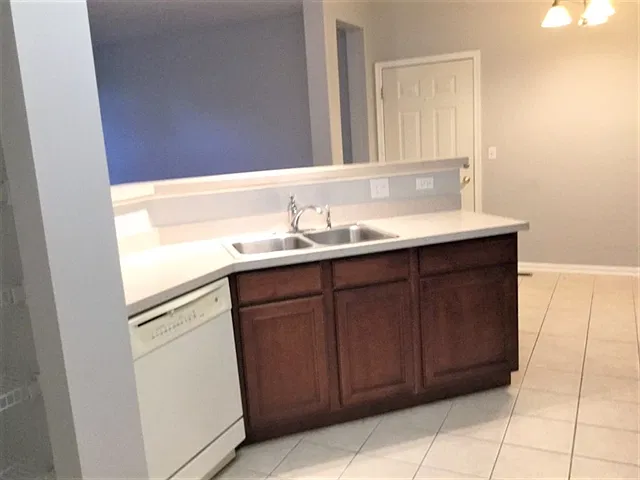 2 bed, 2.0 bath, 1283 sqft, $2,235 — Photo 3