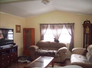 4 Oriole Dr, Chicopee, MA 01020