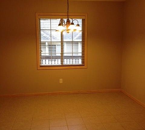 Eating area with tile