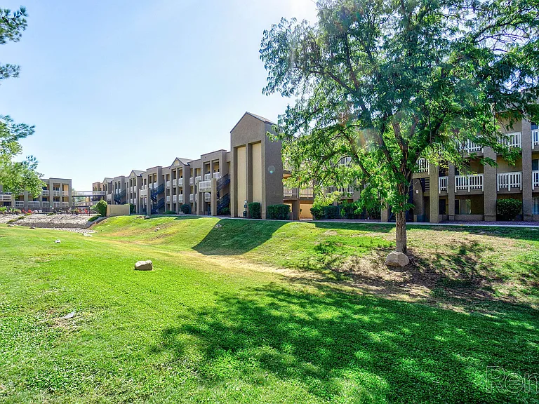 Pavilions at Pantano Apartments — Photo 4