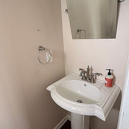 Main floor bath/powder room