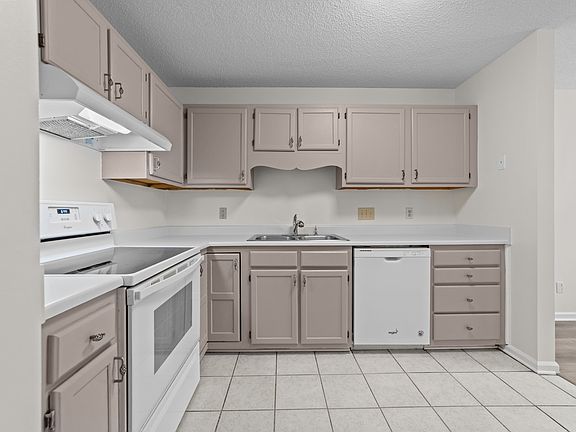 5th image of 735 Shelby Dr APT C