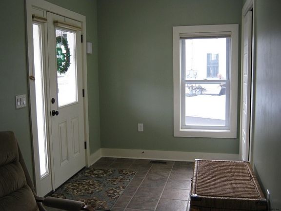 2nd image of 122 Hudson St