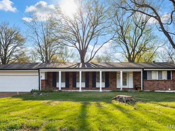 1525 Bayonne Dr, Saint Louis, MO 63138