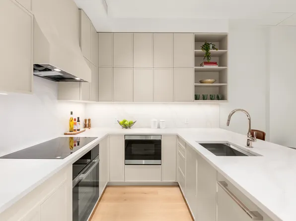 46 East 65th Street image 3 of 19