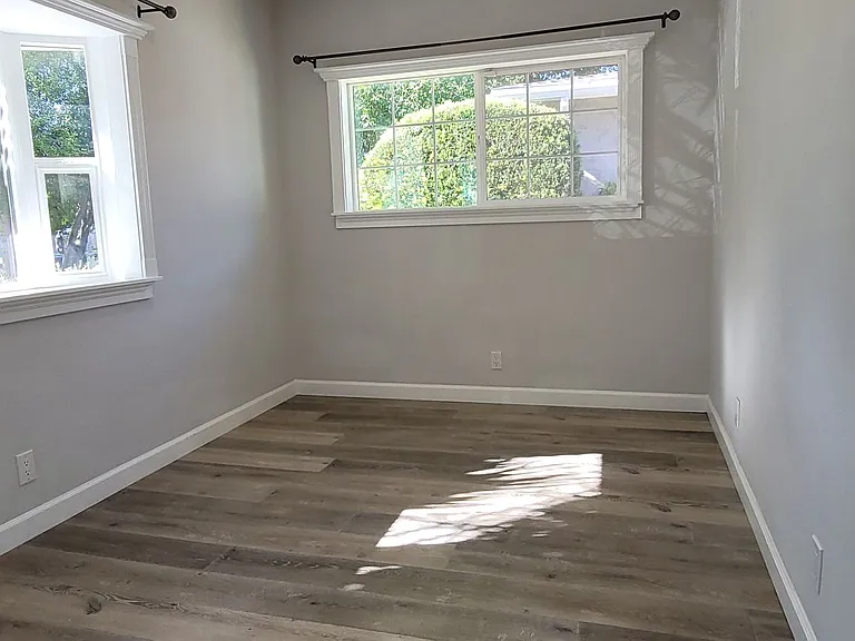22509 Clarendon St — Photo 10