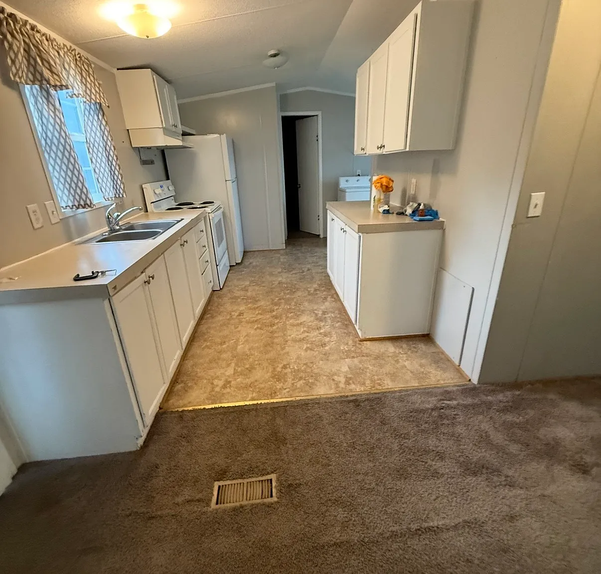 2 bed, 1000 sqft, $1,275 — Photo 3