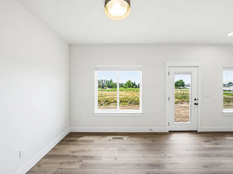 485 E River Ln — Photo 12